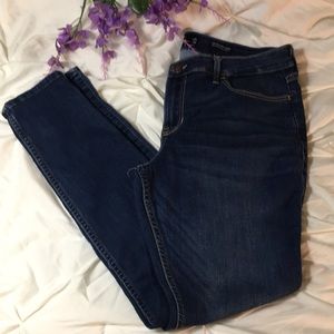 Women’s Hollister Jeans Size 13 Regular 31/30